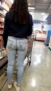 Latina babe grocery shopping in tight jeans with a nice ass