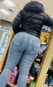 Chic w huge rounder in tight jeans‼️