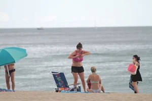 Florida beach and bikini girls