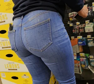 MILF Shorty with a Fat ass in Jeans