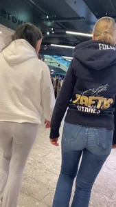 Tight jeans of a mall-queen + jeans pullup
