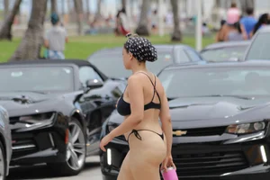 Candid Florida beach and bikini girls