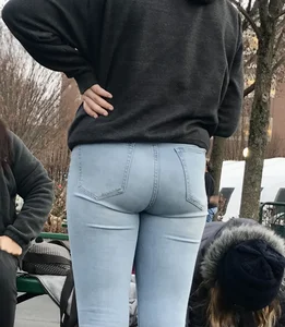 Two hot butts in TIGHT jeans