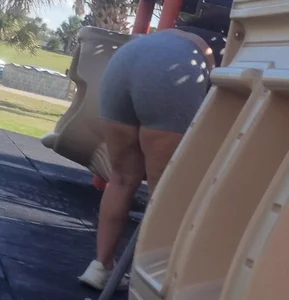 PHAT Ass Latina MILF