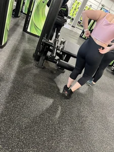 Gym PAWG Pt2 (nike pro leggings, juicy booty(oc))