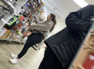Thick white girl😮‍💨