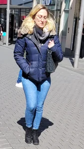 Nice milf in tight jeans street creepshots