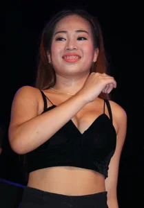 Lamyai's candid Thai concert girl in shorts