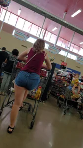 Sexy Mid Day Milf at the Market