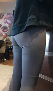 Blonde babe with a nice ass getting lunch in leggings and jeans