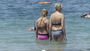 Beach and bikini candid girls