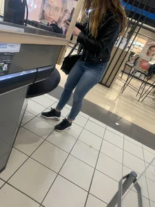 Teen slut tight jean ass