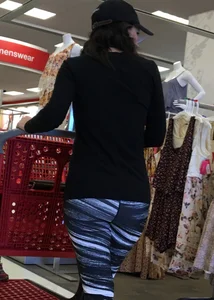 Candid girls in leggings and tights