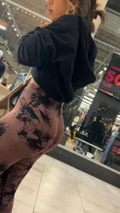 Fit Latina shopping (oc)