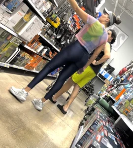 Hot milf in yoga pants!