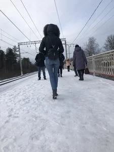Hot Girl in Tight Jeans Winter Creep