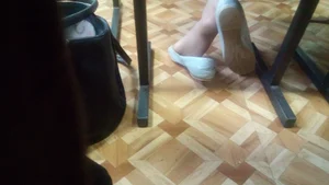 Candid Teen’s Feet in Pantyhose And Half Taken Off Flats Creepshot in College Classroom