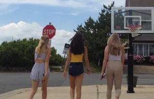 Couple teens walking in shorts and leggings