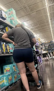 Pawg Mom