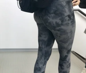 Tight ass in Blue Lululemon Leggings