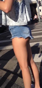 Hotties out in short shorts with nice asses and showing cheeks