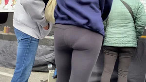 Perfect Shape Asian in Lulus | (OC)