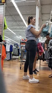 Tall Thick Latina Milf In Tight Black Jeans😋