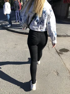 Awesome booty in black jeans
