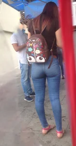 Beautiful plain pants in thin women. LOOK AT IT!