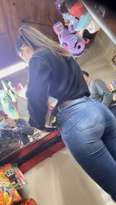 Bubble butt Latina