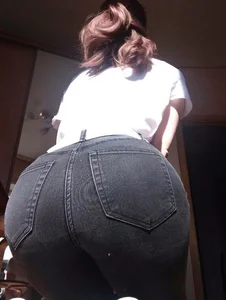 Perfect Big Booty in Black Tight Jeans Home Selfie