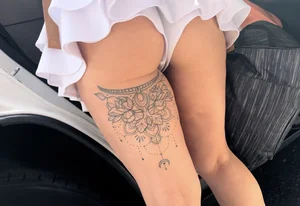 Tatted / Pawg showing ass in skirt for everyone to see (OC)