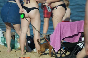 Girl with Hot Ass in Swimsuit Beach Candid Photos