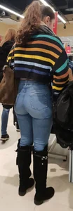Spectacular european woman ass in blue jeans