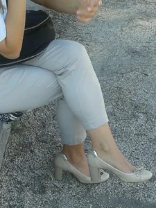 Candid girls in public showing nice legs and feet