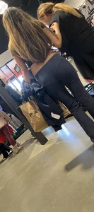 Small but round in leggings with VPL in clothing store (OC)