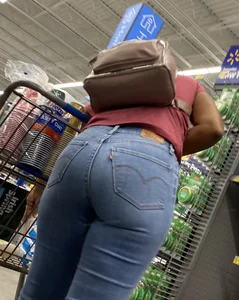 Black babe thick in jeans