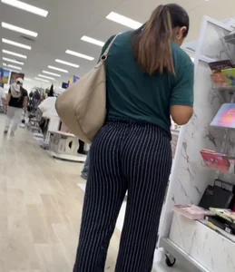 Bubble butt Mexican milf (oc)