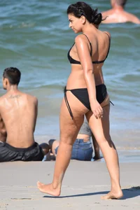 Thick mature brunette bikini lady on the beach with a nice body