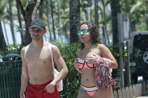 Candid Florida beach and bikini girls