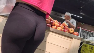 Nice piece of ass at supermarket