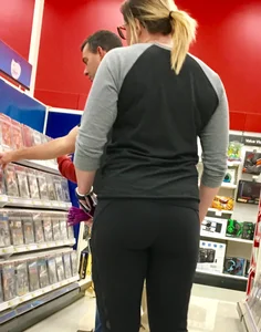 Target blonde with glasses has a nice ass in tight leggings