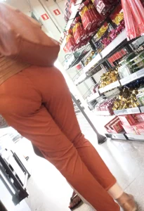 mother with VPL and d@ughter in shorts
