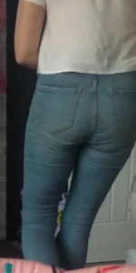 Mom in tight blue jeans bending over home creepshots