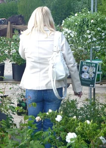Blonde milf wearing tight blue jeans street creepshot
