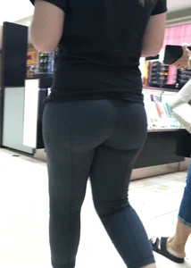 PAWG at the mall in tight grey leggings