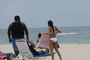 Candid Florida beach and bikini girls