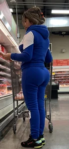 [OC] Hot Latina MILF nice ASS in tracksuit