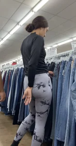 Pretty Latina has a sweet round ass that jiggle (gifs)