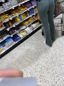 Skinny ass green leggings